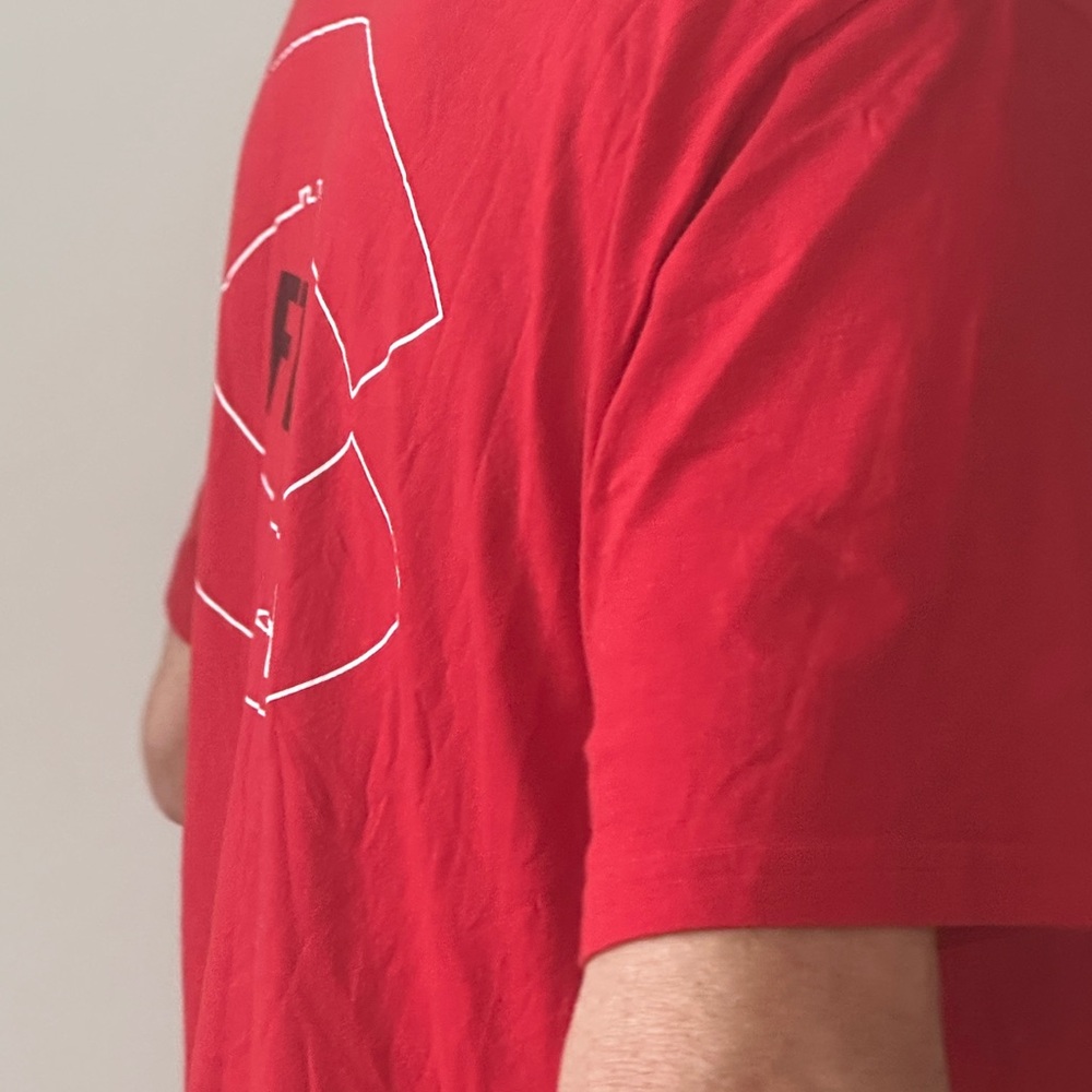 Under Armour Red Short Sleeve Tee HeatGear Red Football Graphic Tee Men’s XL - Picture 9 of 10
